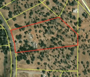 5 Acres right by the Lake! Live and Work all on one Property!