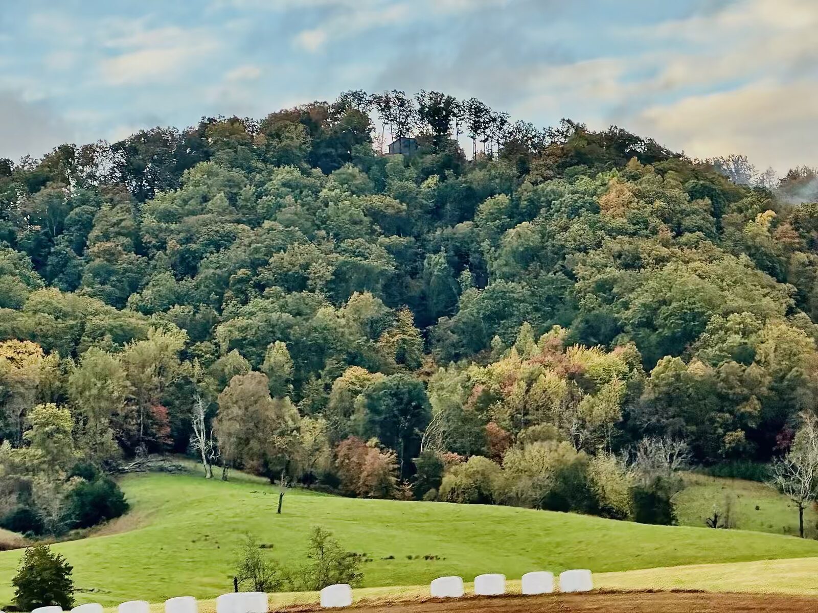 10.28 acres of Tennessee Appalachian mountaintop with phenomenal views 5,224 sf modern home